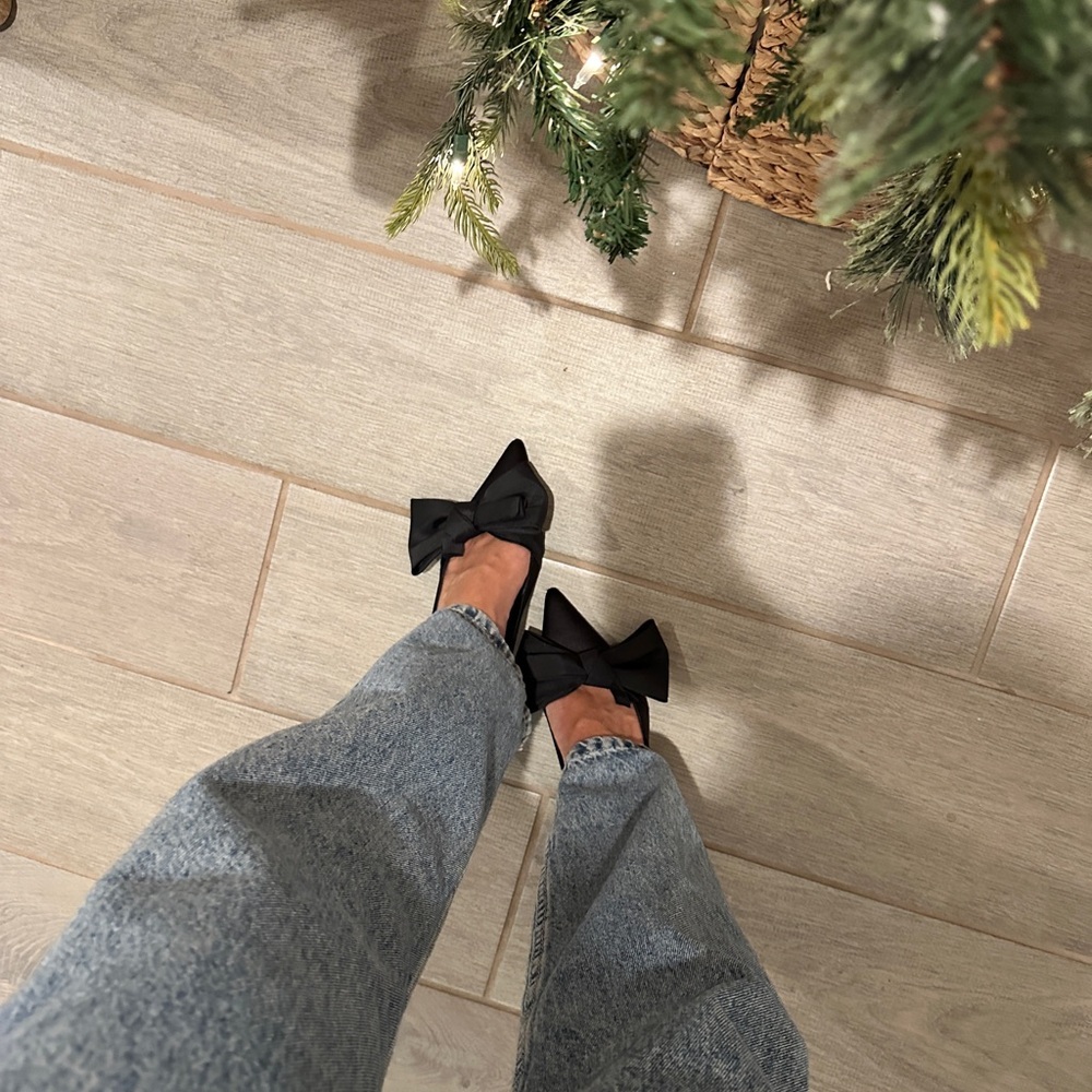 NEW Stuart Weitzman Loveknot Black Satin Bow Heels - Picture 7 of 14